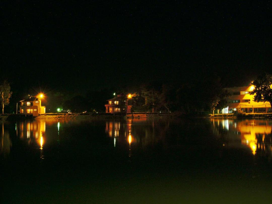 Karna Lake Tourist Resort Karnāl Esterno foto